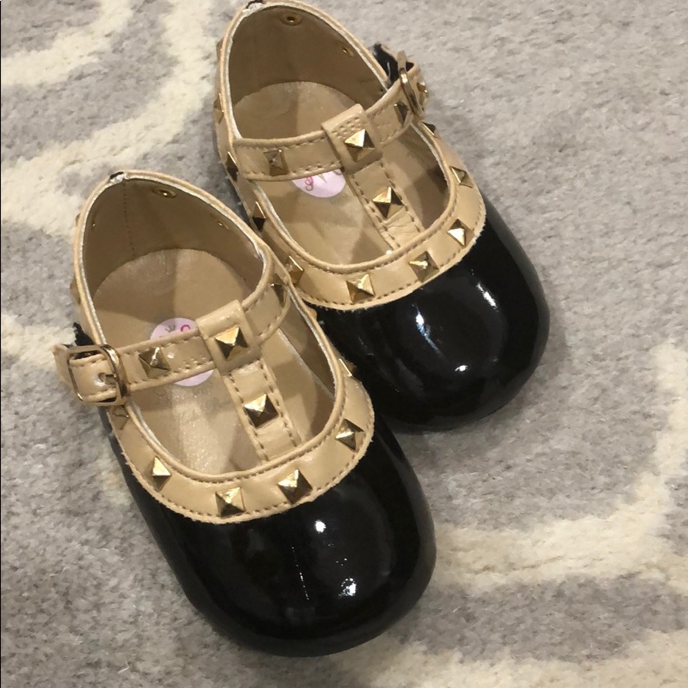 Baby rock stud crib patent leather shoes